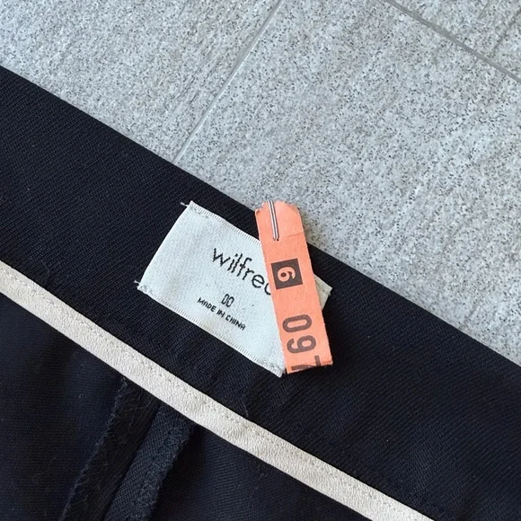 Aritzia wool black high rise pants with cuffed hem size 00 - excellent condition - Picture 6 of 8